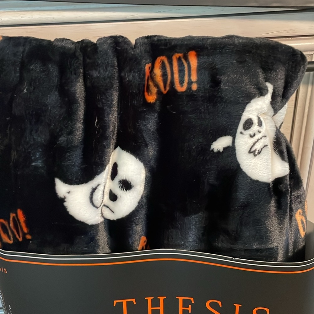 Halloween Boo Ghosts Luxury Velvet Oversized Throw Blanket. New cozy decor - Picture 5 of 5